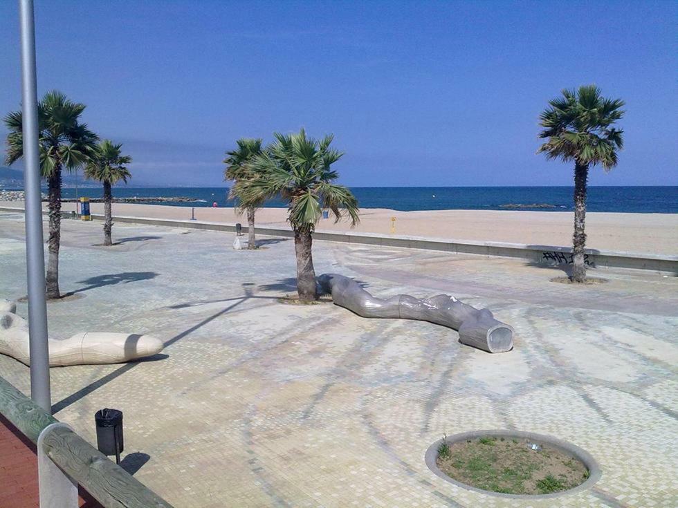 Forum Beach サン・アドリア・デ・ベソス エクステリア 写真